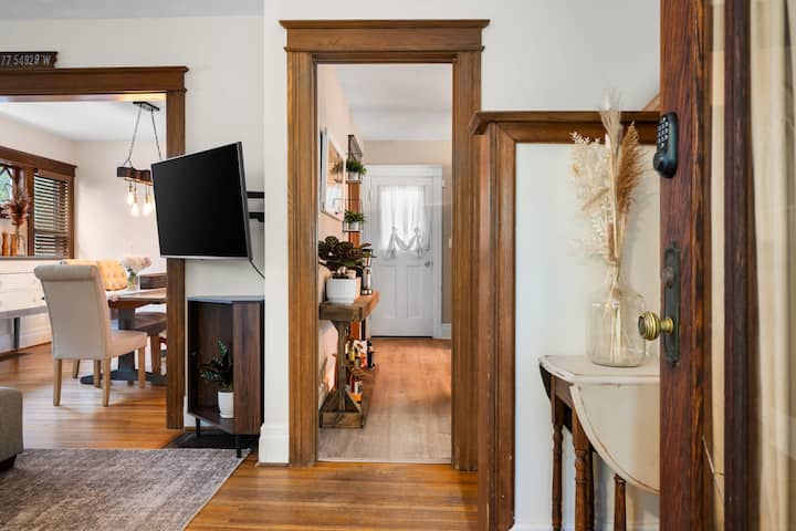 Centrally Located N. Winton/browncroft Full Home! - Rochester, NY