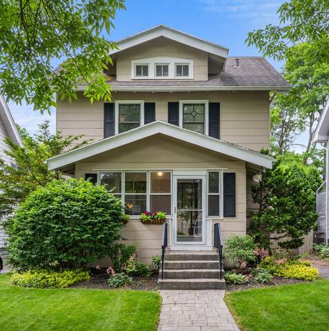 Centrally located N. Winton/Browncroft Full Home!