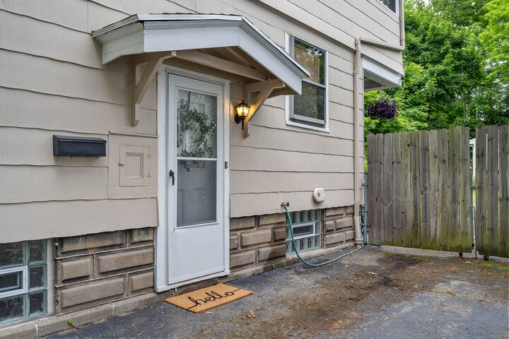 Centrally located N. Winton/Browncroft Full Home! gallery image 3