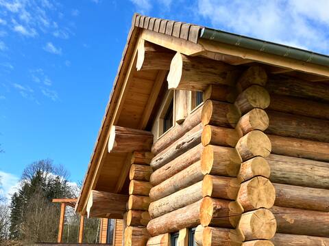 Small log cabin "Nomi"