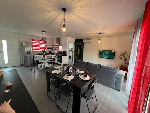 Air conditioning/Large Garden/Pool/Relaxation