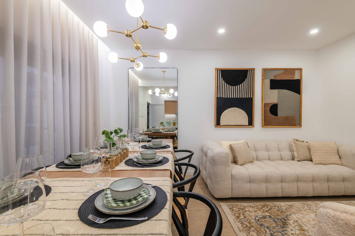Airbnb em destaque: Beach Townhouse - Luxury, Wi-Fi, AC, beach in 2min em Armação De Pêra