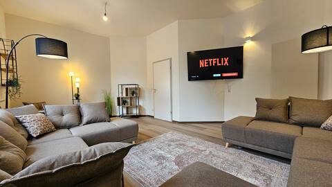YFB 170m2, Netflix, 1 min subway, 15 people, Wifi