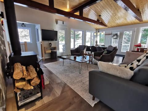 Popular Airbnb listing: Le Lynx /Spa - Pool- Ping-pong - firewood in Mandeville