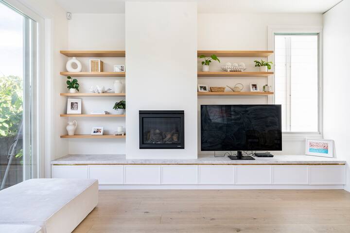 Luxury designer home in the heart of Bondi Beach! gallery image 5