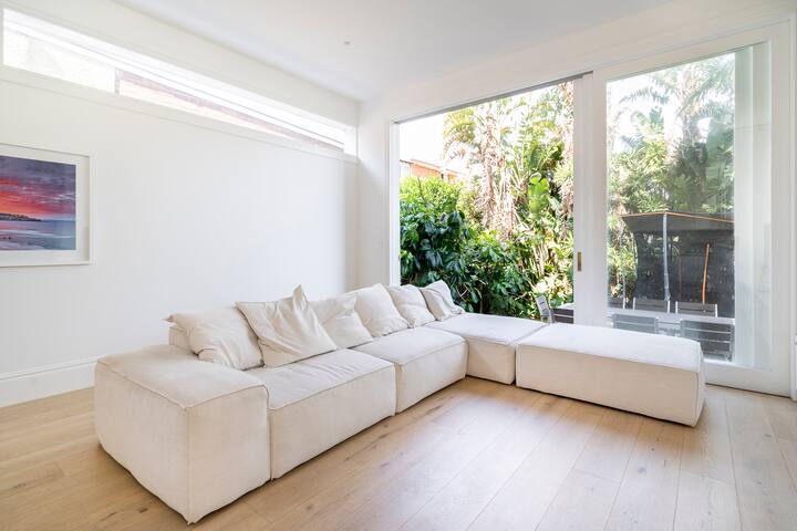 Luxury designer home in the heart of Bondi Beach! gallery image 4