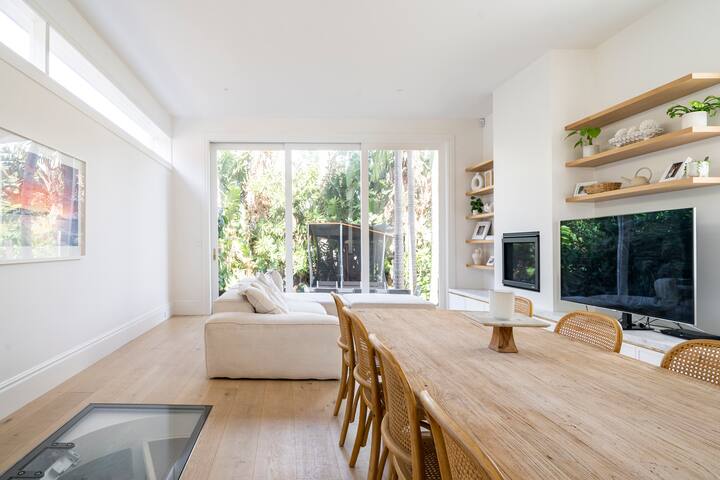 Luxury designer home in the heart of Bondi Beach! gallery image 2