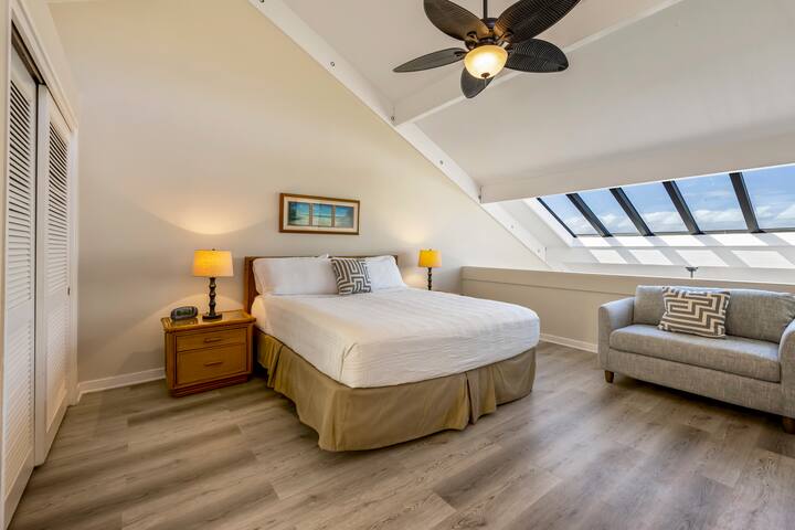 Oceanfront balcony w/ pool @ Kahana Outrigger 2B2 gallery image 4