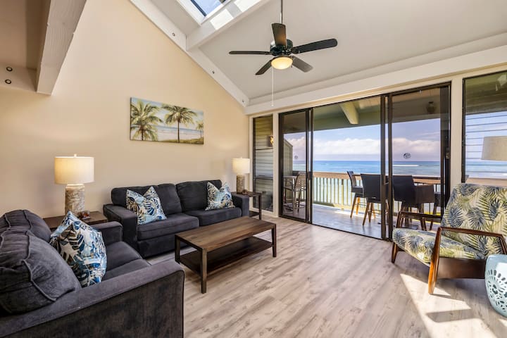 Oceanfront balcony w/ pool @ Kahana Outrigger 2B2