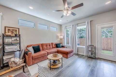 Settle Home • Dwntwn Ft Worth, Dickie’s, Stockyard