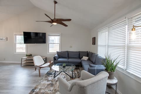 “Grand” Getaway near Grand Park