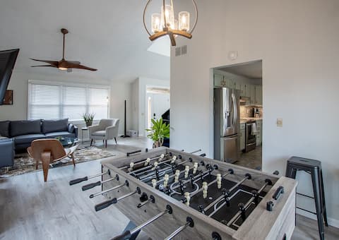 “Grand” Getaway near Grand Park