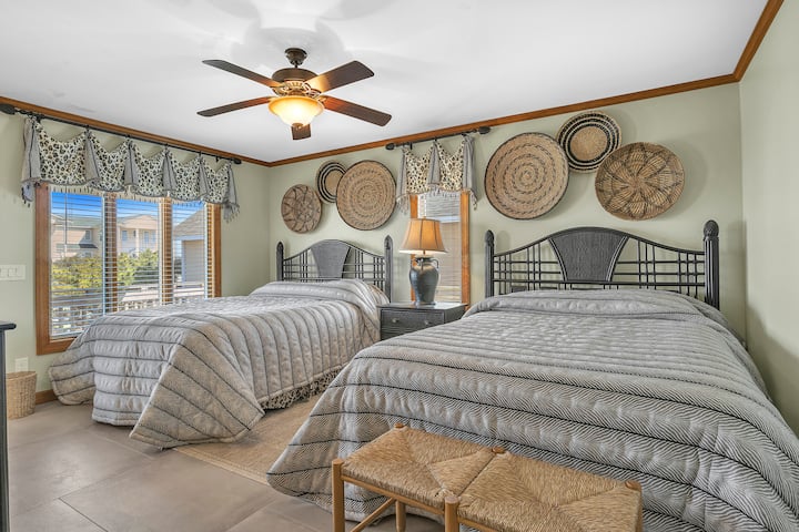 2 camas tamaño queen. 