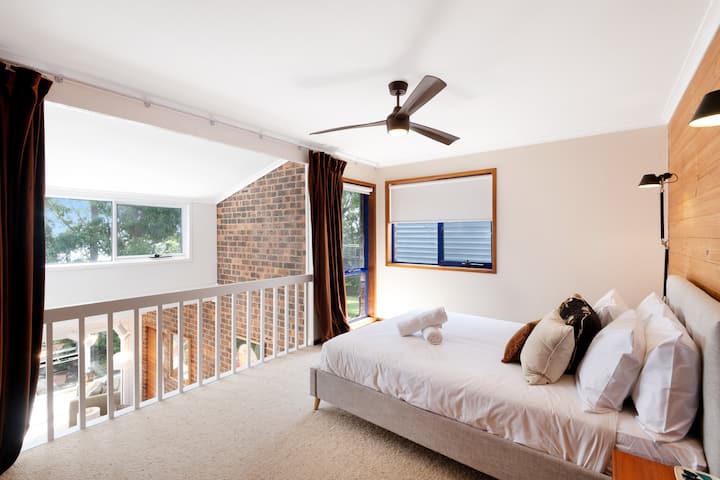 Our mezzanine queen room - please note the open balustrade