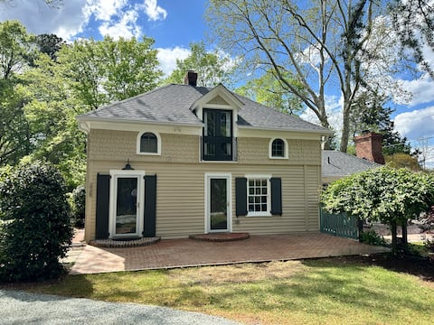 Newly Renovated Carriage House