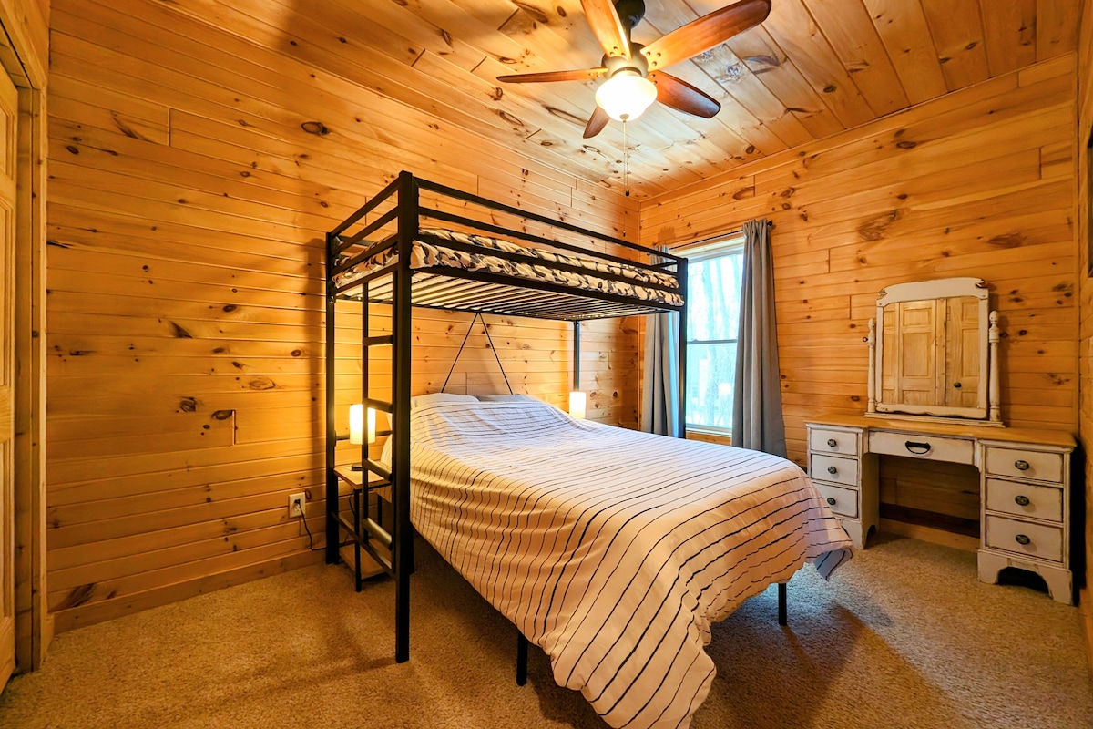 1st floor Full bed with a Twin loft