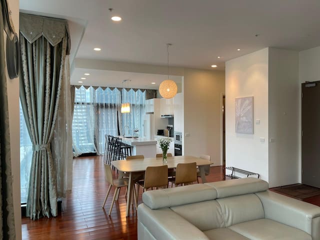 Melbourne CBD Penthouse Marvel