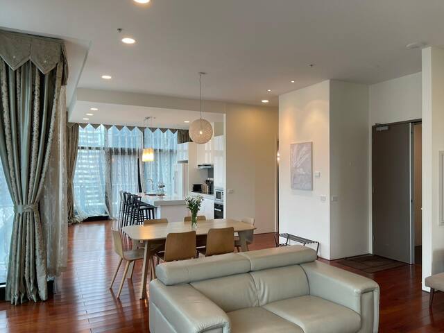 Melbourne CBD Penthouse Marvel gallery image 5