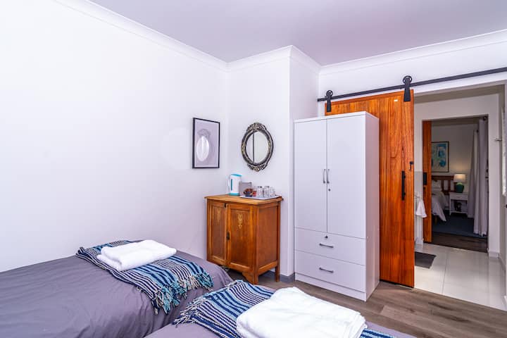 Bedroom #4: 
2 x Single Beds 
Outside Entrance 
Access to shared En-suite bathroom