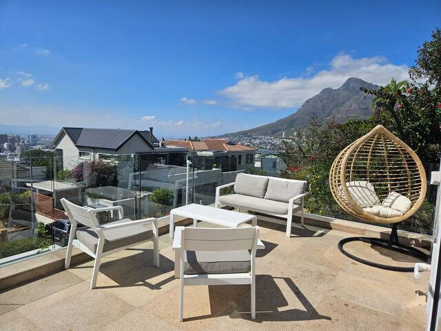 City home with a view gallery image 3