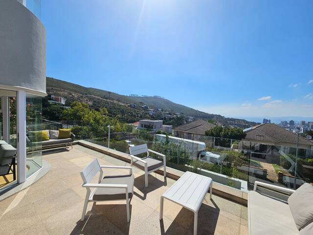 City home with a view gallery image 2