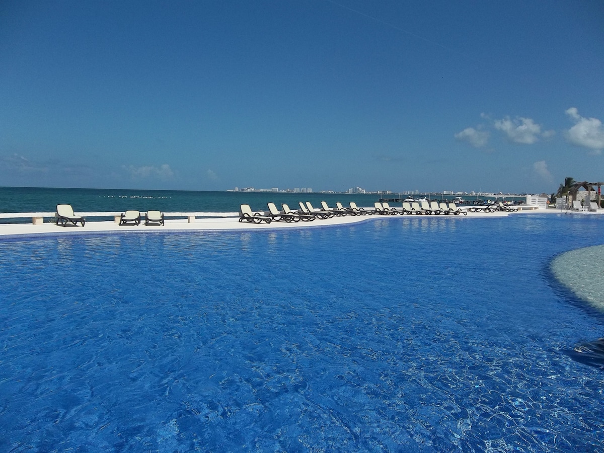 Propiedad de Airbnb exitosa: Punta me Luxury Apartment beach front & ocean view en Supermanzana 84