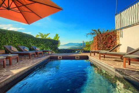 Relaxation with pool, jacuzzi, a/c, e-bike and wifi