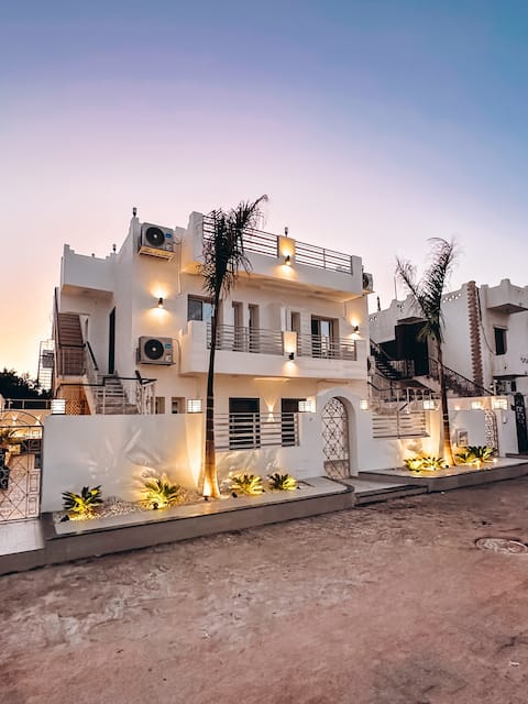 New 1 bedroom apartment 90m from the beach /1