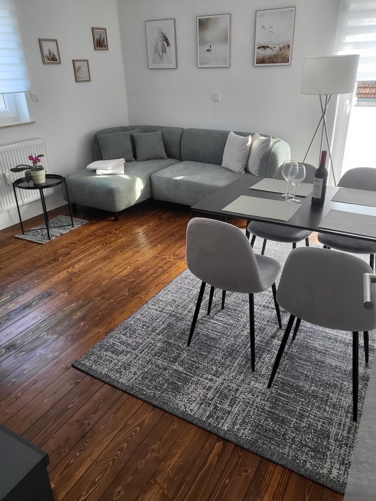 Popular Airbnb listing: Living in the lamb - balcony in Aschaffenburg