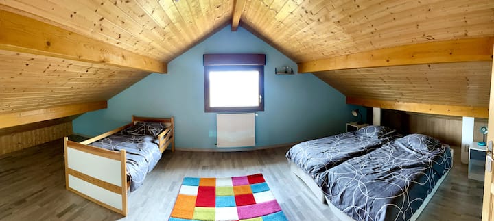 Spálňa 3 - na poschodí, 3 samostatné lôžka (90 x 190)