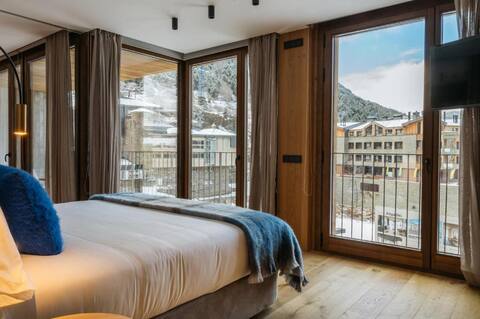 Apartment for 6 people with mountain views