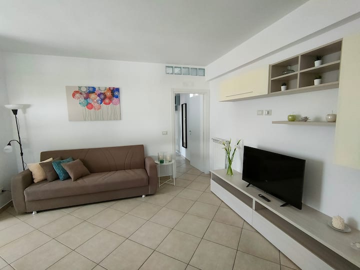 Serao House, 2° Piano In Centro - Baia Domizia