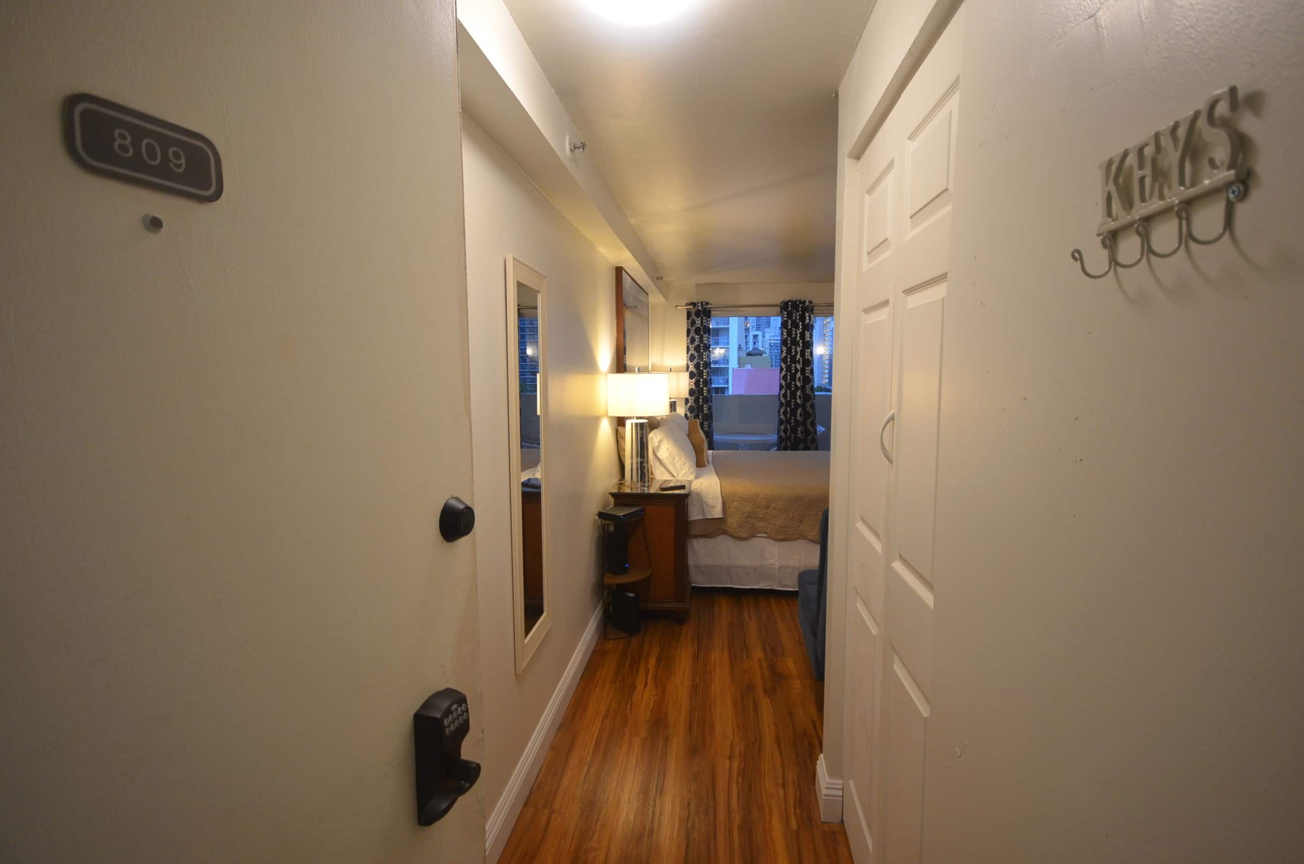 KV809 Renovated Studio w/King bed by Waikiki Beach - Image 12