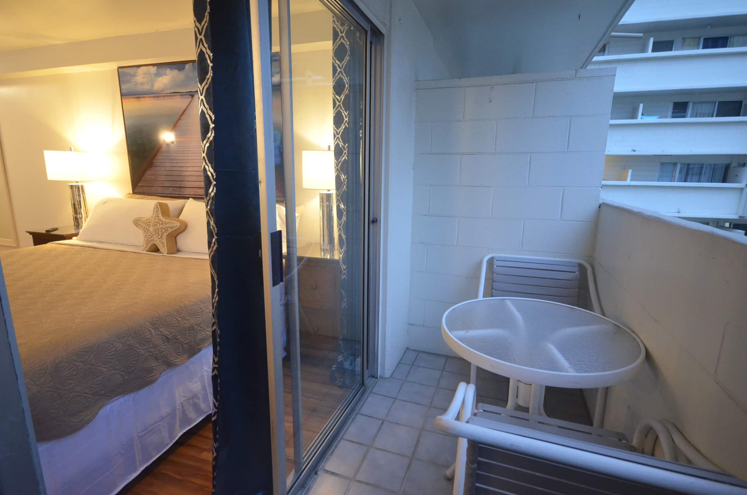 KV809 Renovated Studio w/King bed by Waikiki Beach - Image 13