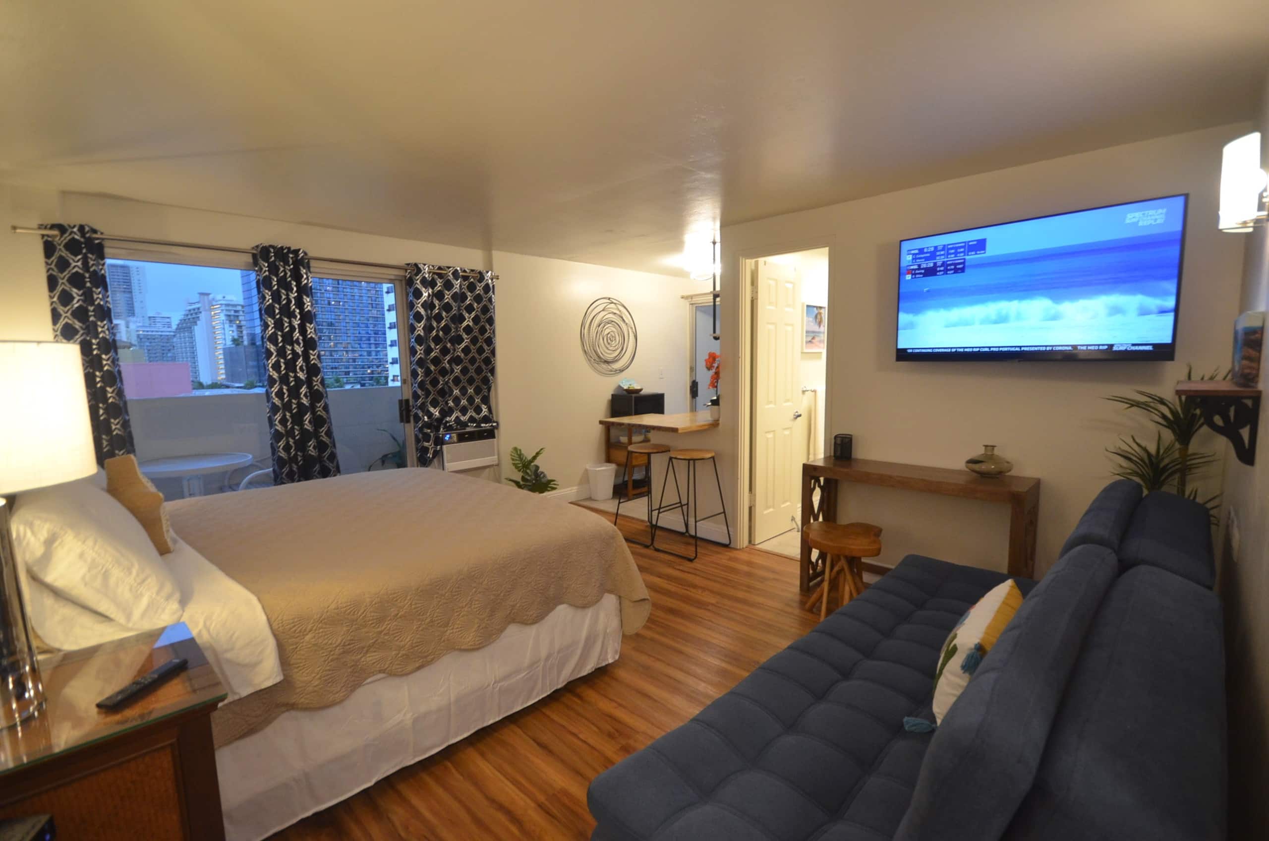 KV809 Renovated Studio w/King bed by Waikiki Beach - Image 1