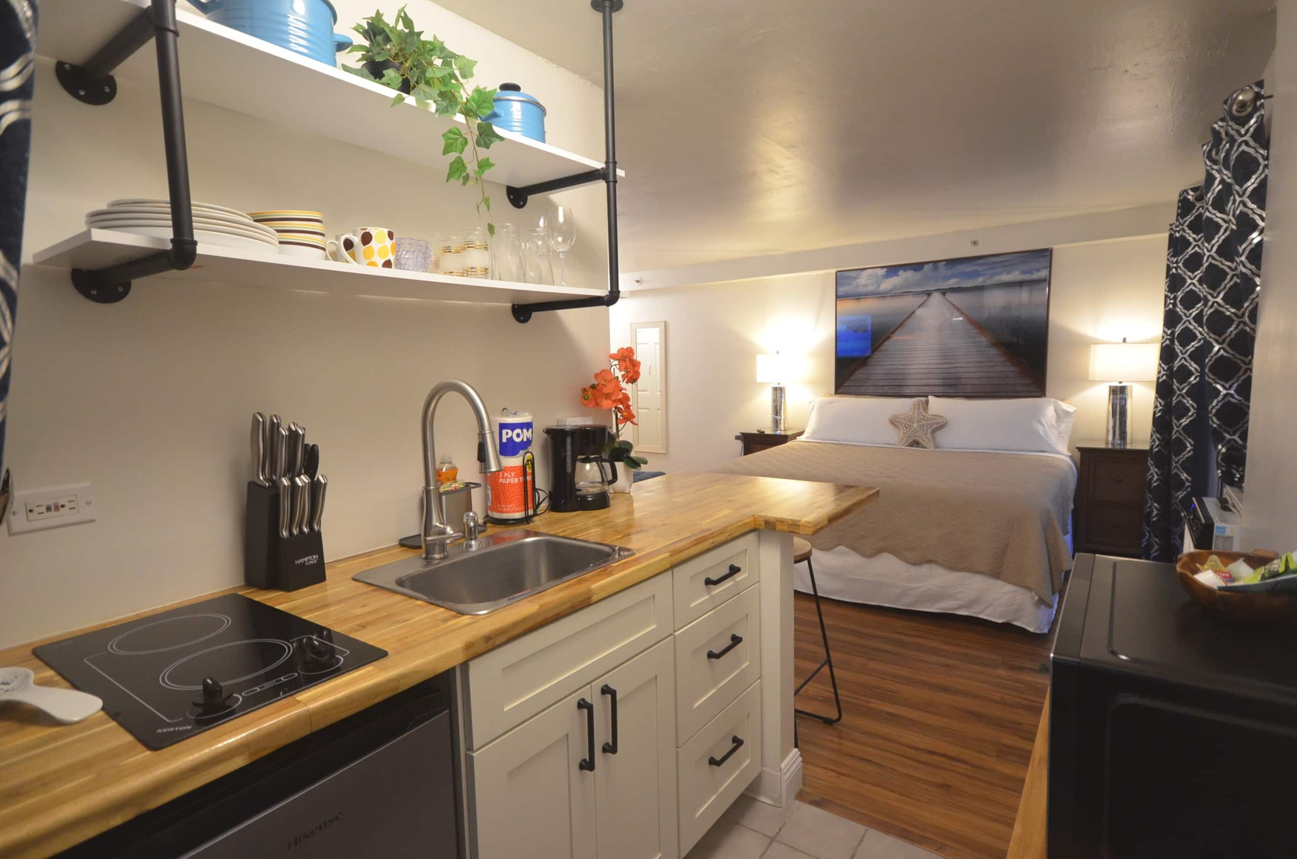KV809 Renovated Studio w/King bed by Waikiki Beach - Image 5