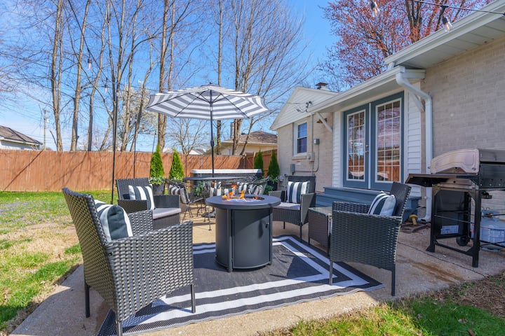 Hot Tub /Pool/Fire Pit & BBQ