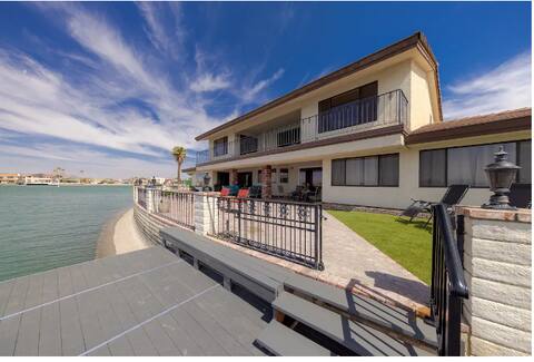 Tranquil,spacious LAKE Front home.Near everything