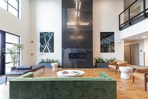 Top performing Airbnb: Luxe Riverfront Condo, walk to everything-2Br+2BA in Missoula