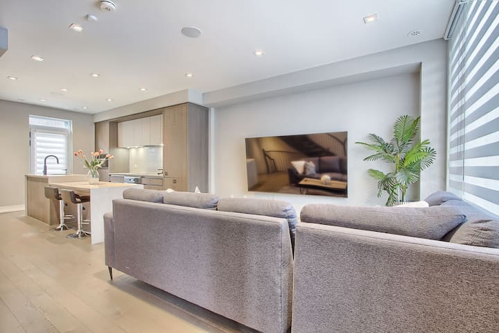 4 Bedroom Downtown Home Toronto