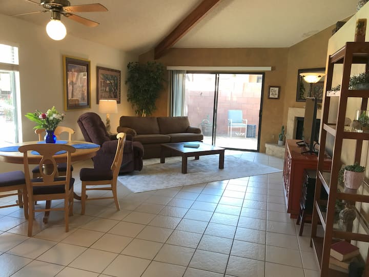 Casa Del Lobo - 2bd/2ba Townhome - Tucson, AZ