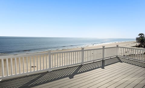 Beachfront | Pets Welcome | Open Airy & Spacious