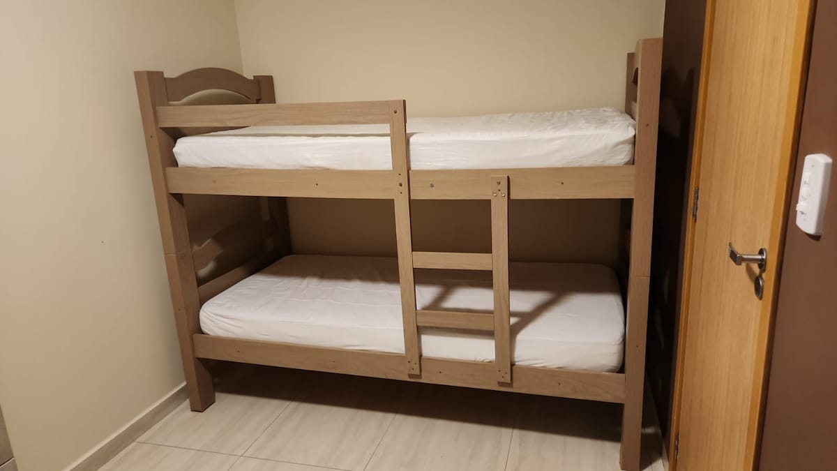 NOTA: ⛔ No ofrecemos ropa de cama ni toallas de baño. Debes traer tus propias sábanas, fundas de almohada, mantas, toallas de baño y toallas faciales.