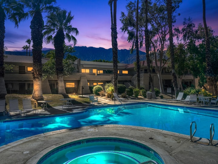 Luxury 2 Bed Condo In Quiet Downtown Resort! - Palm Springs, CA