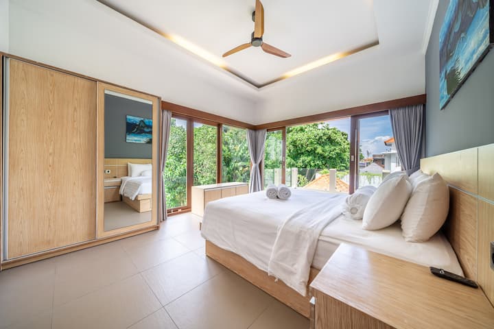 غرفة نوم أربعة مع حمام داخلي