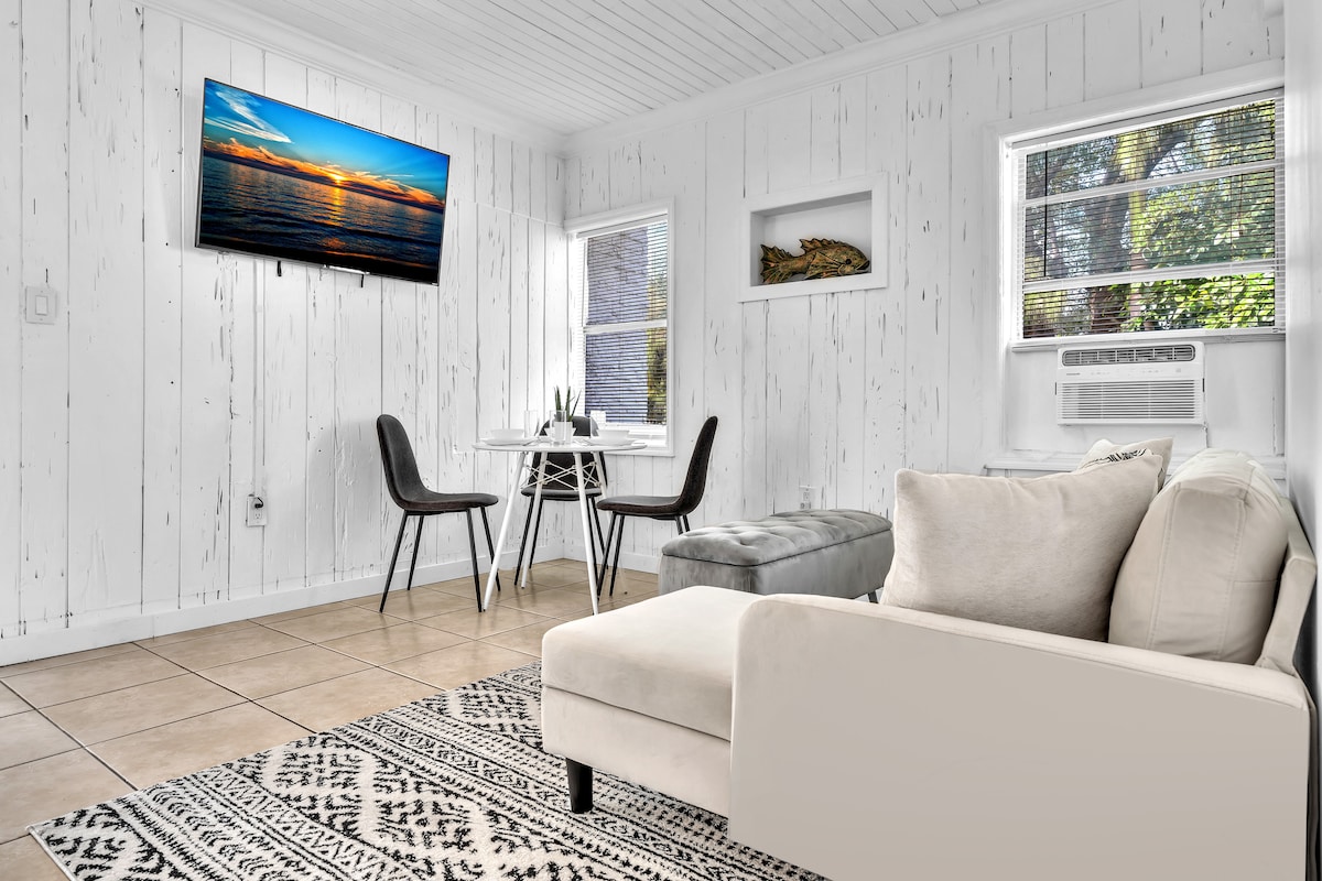 Top performing Airbnb: Riverfront Bibo 2 Bd Manatees Nature! in Belle Meade West