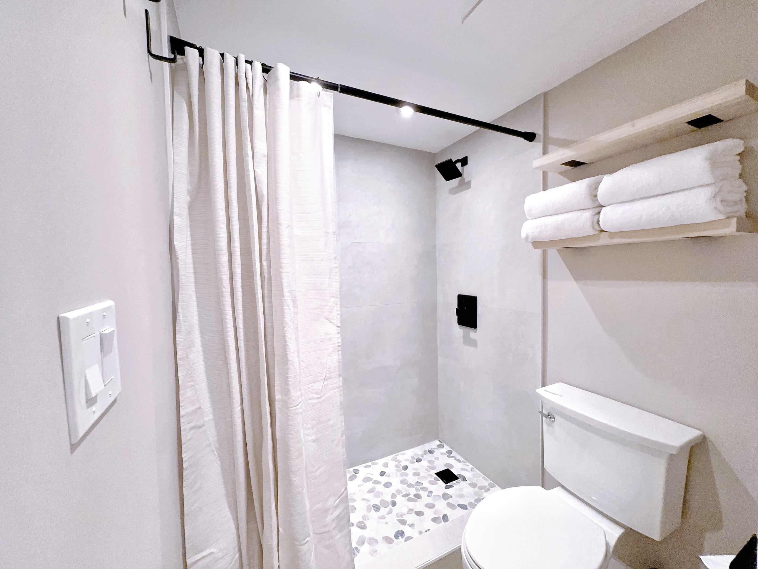 34th-High FL Mountain View Upscale 1BR w/Parking~ - Image 40