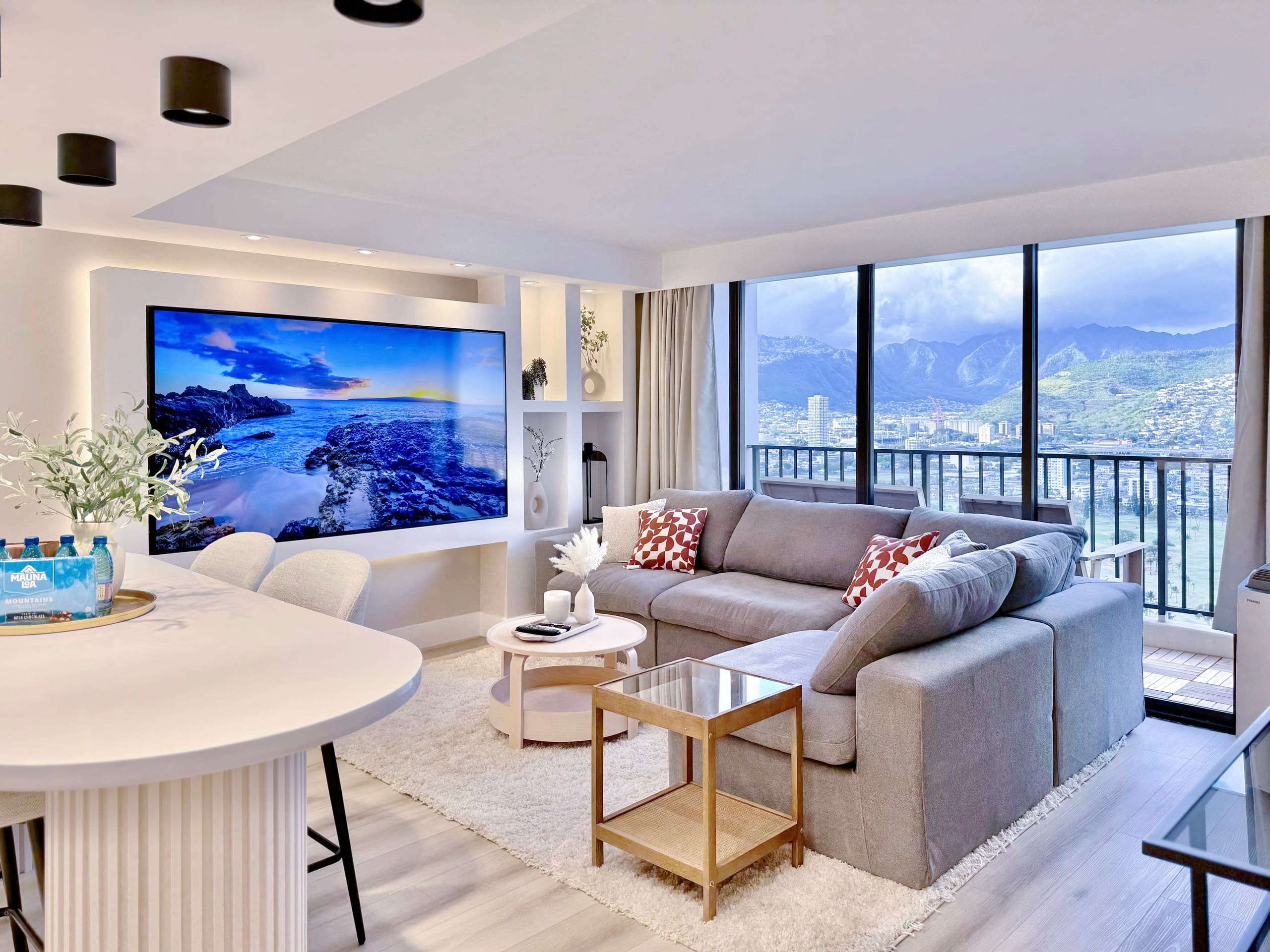 34th-High FL Mountain View Upscale 1BR w/Parking~ - Image 7