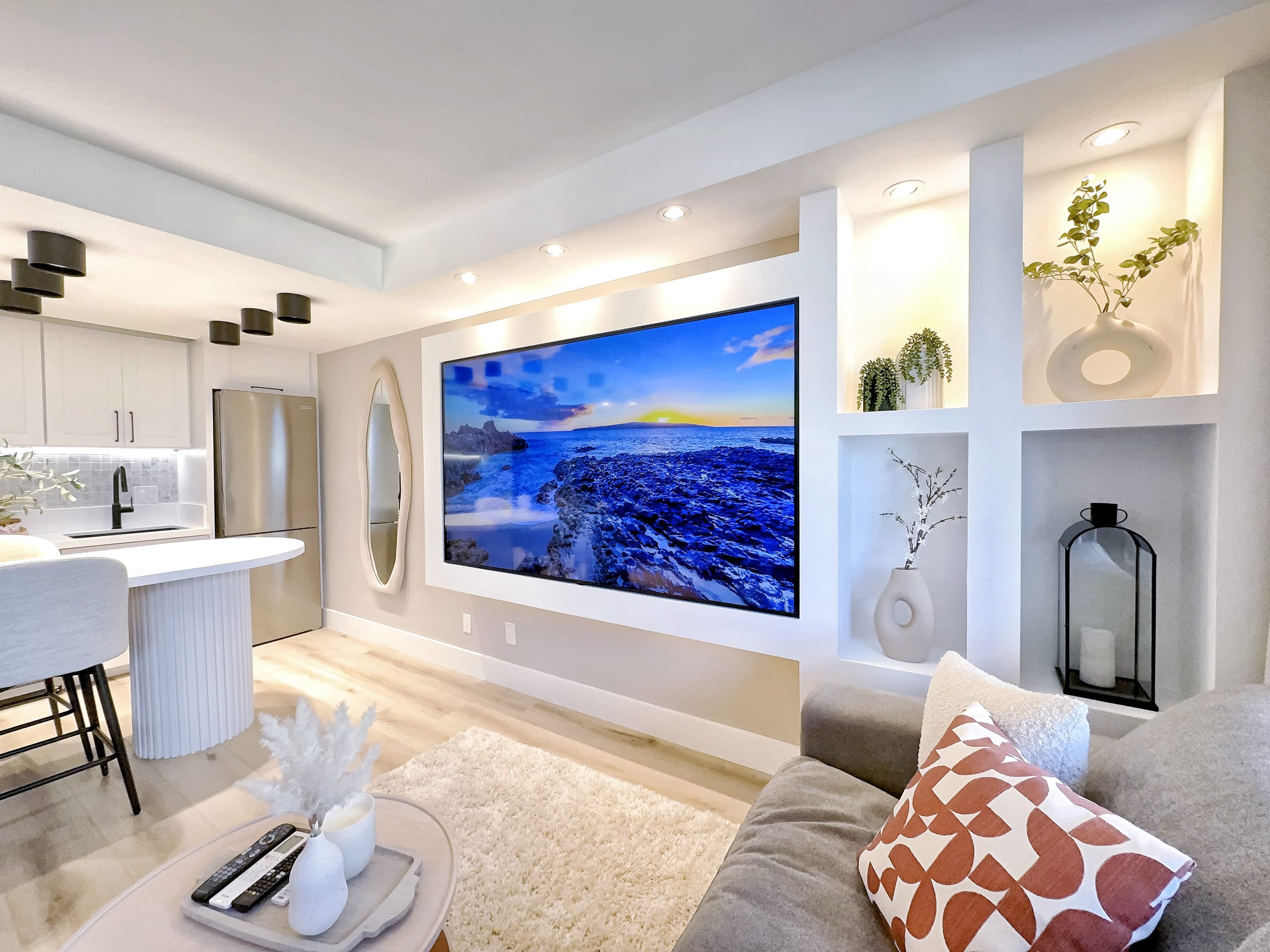 34th-High FL Mountain View Upscale 1BR w/Parking~ - Image 6
