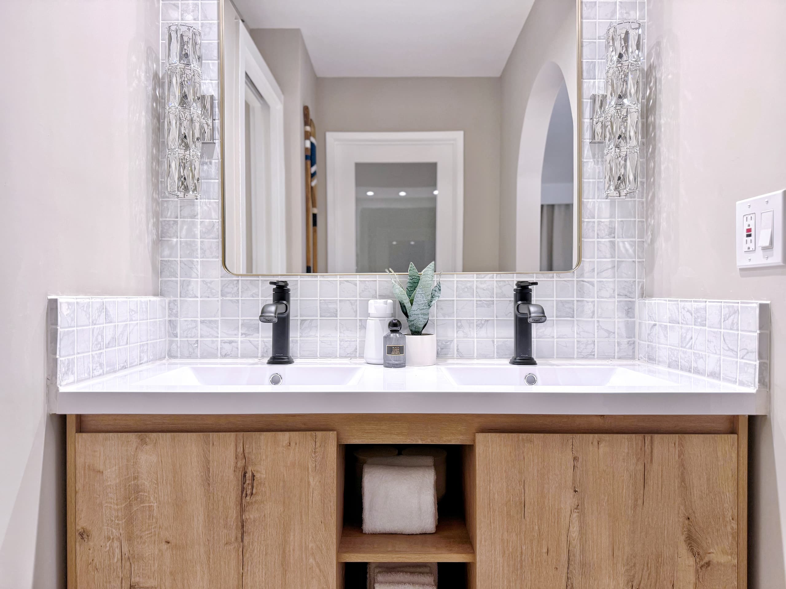 34th-High FL Mountain View Upscale 1BR w/Parking~ - Image 39